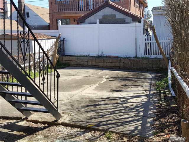 Foto del edificio - 57-17 156th St