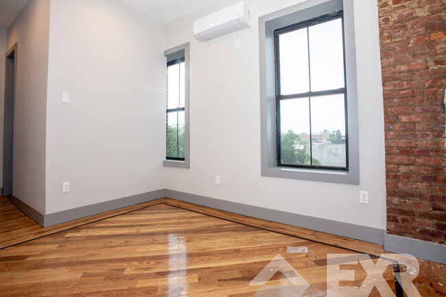 Building Photo - 1402 Park Pl