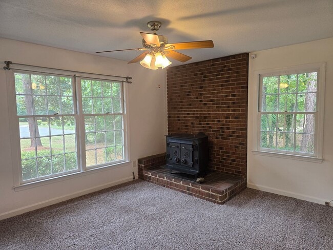 Building Photo - Is It Durham or Chapel Hill? Amazing Locat...