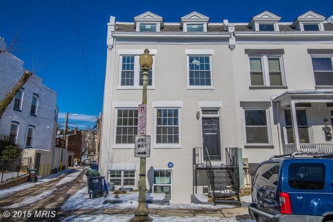 Building Photo - 1405 Perry Pl NW