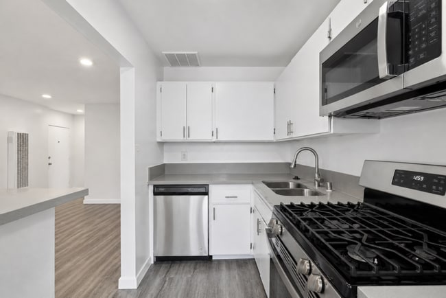 Interior Photo - 1253 Havenhurst Dr