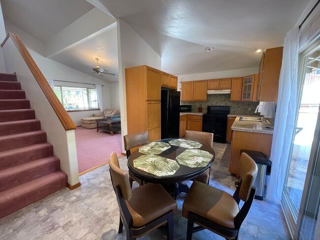 Building Photo - Honokowai Two Bedroom Furnished Home