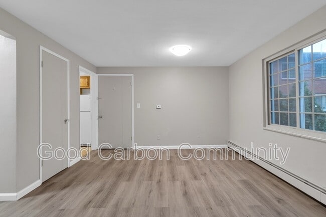 Foto del edificio - 313 Beattie Ave