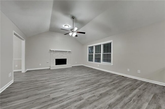 Building Photo - 210 Meadow View Dr