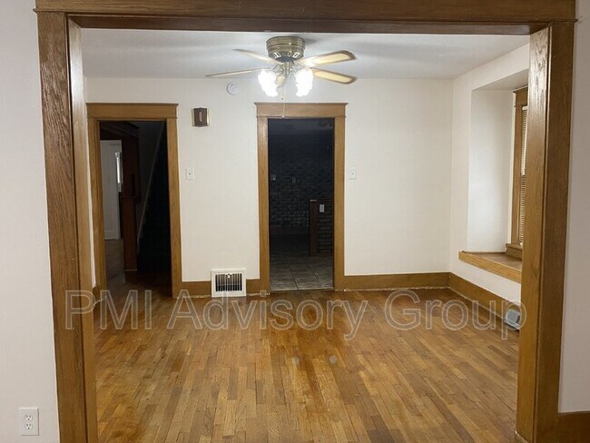 Building Photo - 1330 SW Macvicar Ave