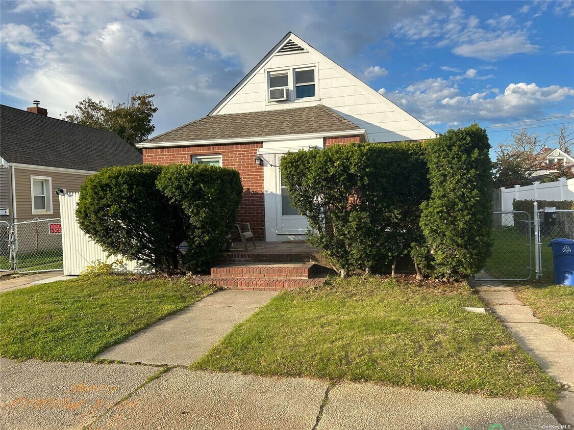 247 E Market St, Long Beach, NY 11561 House Rental in Long Beach, NY