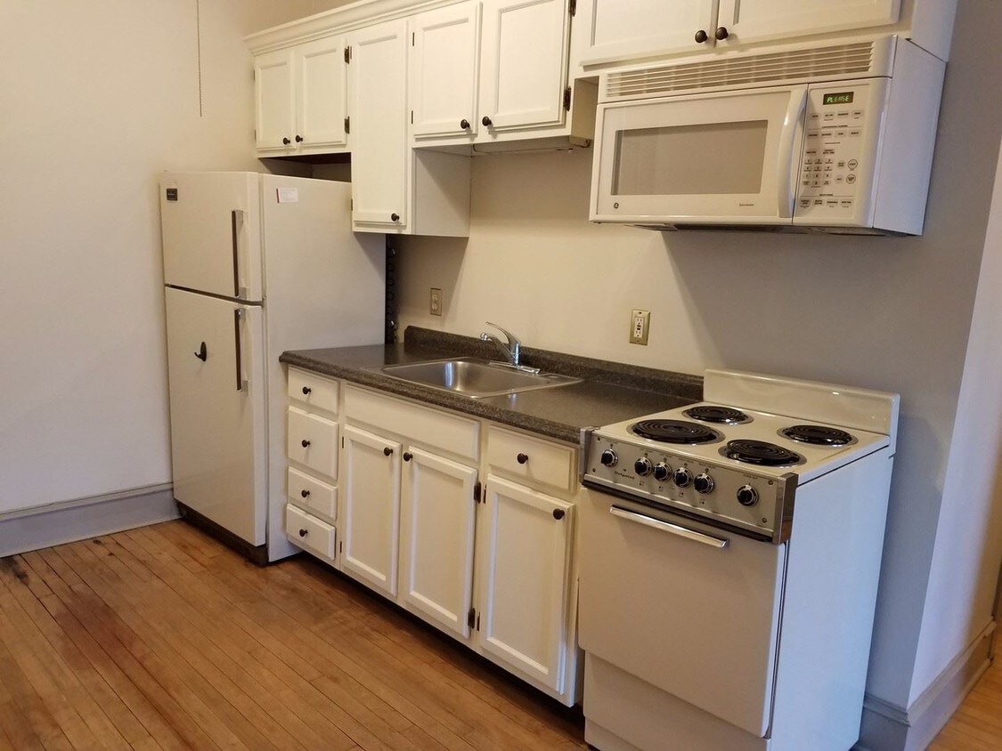 Foto principal - 104 E Walnut St
