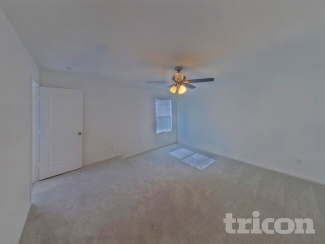 Building Photo - 811 Ponderosa Ln