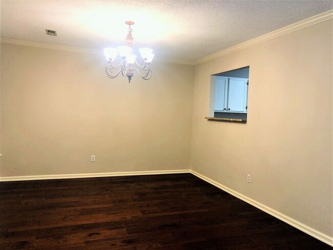 Building Photo - PRICE IMPROVEMENT!!  FARRAGUT COMMONS: UPD...