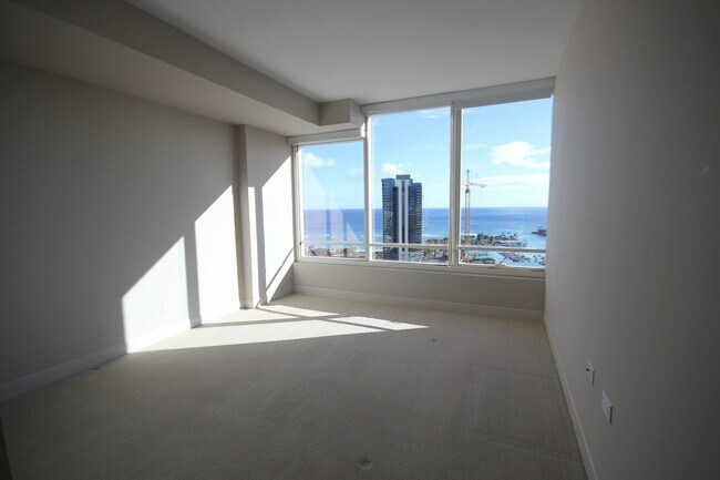 Building Photo - Enjoy Luxury Living on the 37th Floor- 1 Bed, 1 Bath, 1 Parking!