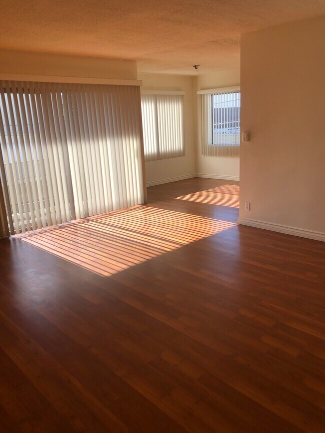 Foto del edificio - 14275 Dickens St