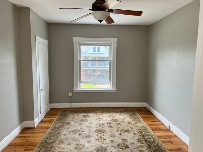 Foto del edificio - 2418 Hudson Ave