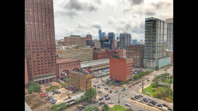 Building Photo - 235 W Van Buren St