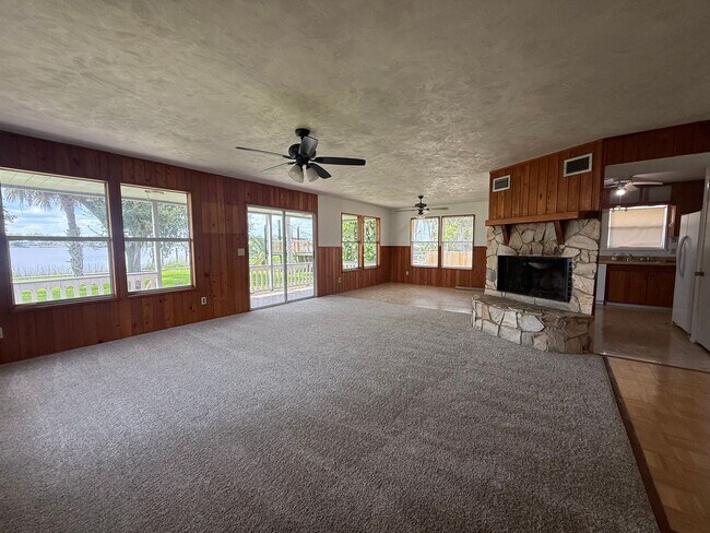 Building Photo - 2920 Sunset Dr