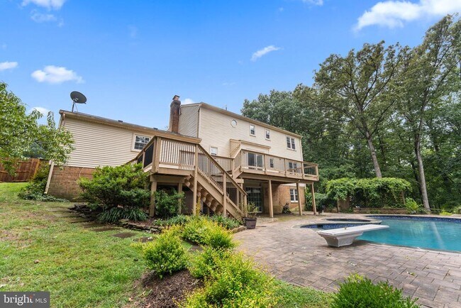 Foto del edificio - 901 Holly Creek Dr