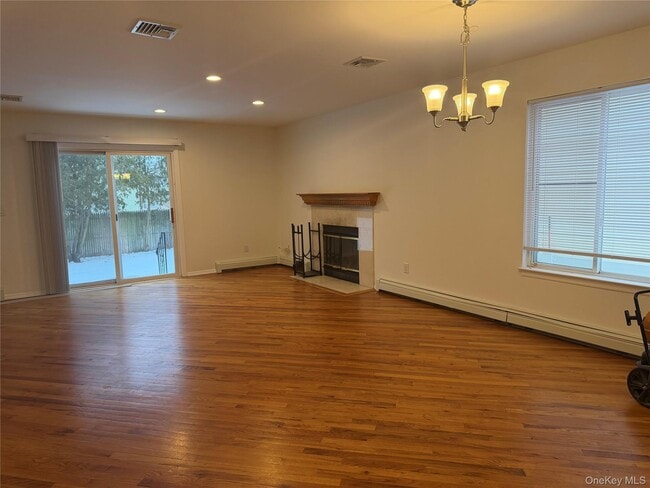 Building Photo - 62 A Linwood Rd N