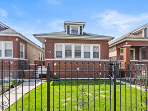 Building Photo - 2516 N Keeler Ave