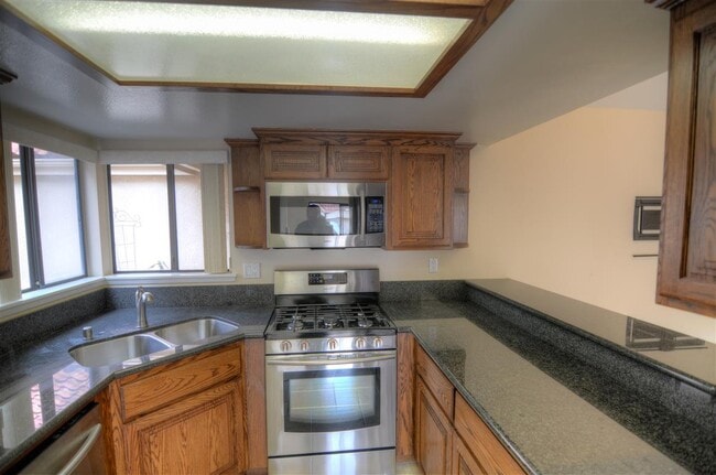 Building Photo - IMMACULATE UPGRADED CONDO!!!!