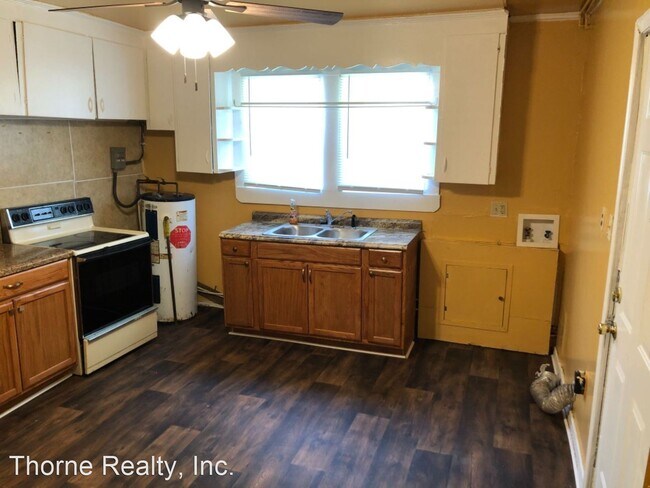 Building Photo - 3 br, 1 bath House - 517 N.E. Main Street