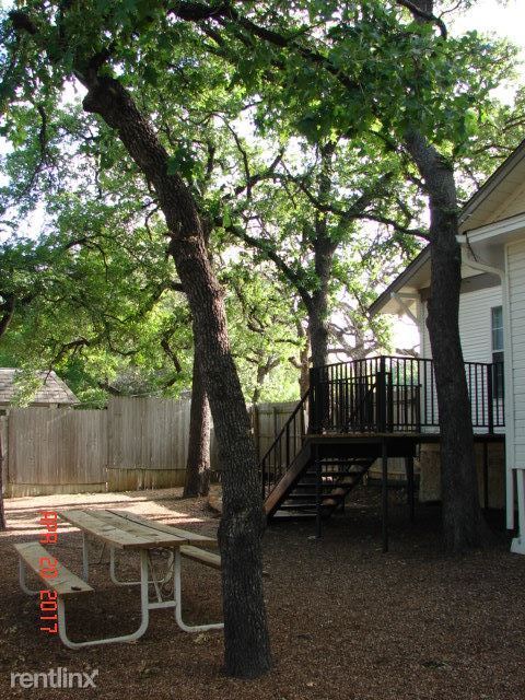 Foto del edificio - 1 br, 1 bath Triplex - 2207 N Elm Triplex ...