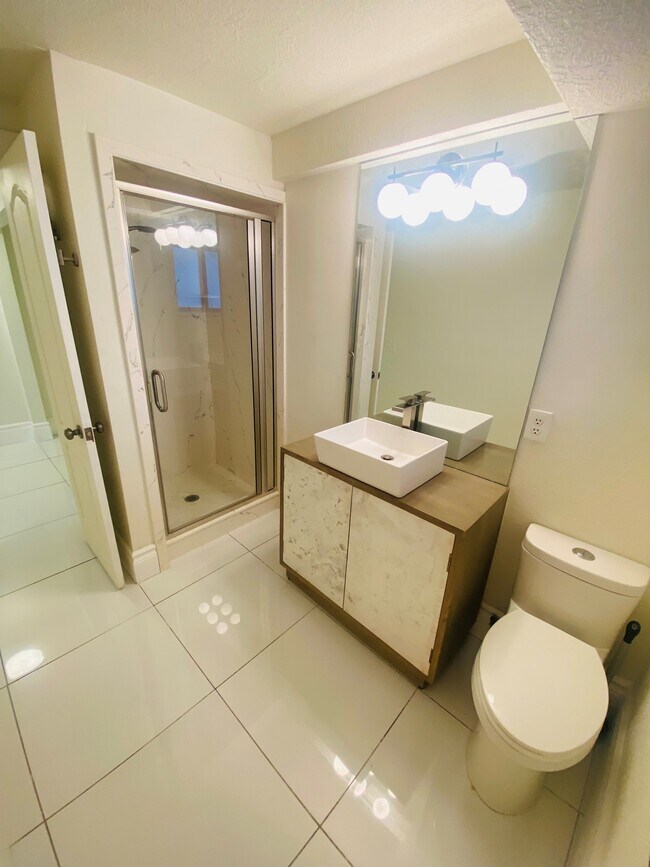 Baño - 1136 Fairway Cir