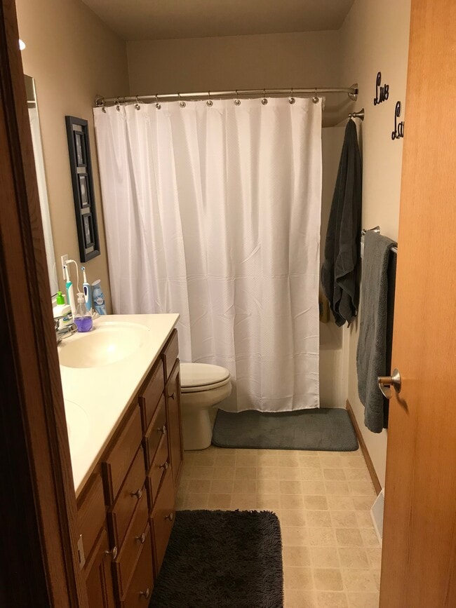 Master Bath - 6952 Littlemore Dr