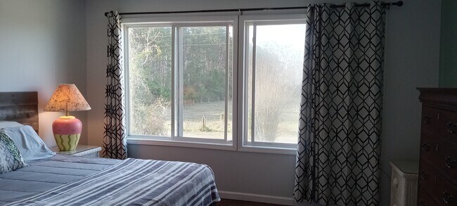 Foto del edificio - 892 Smith Farm Rd