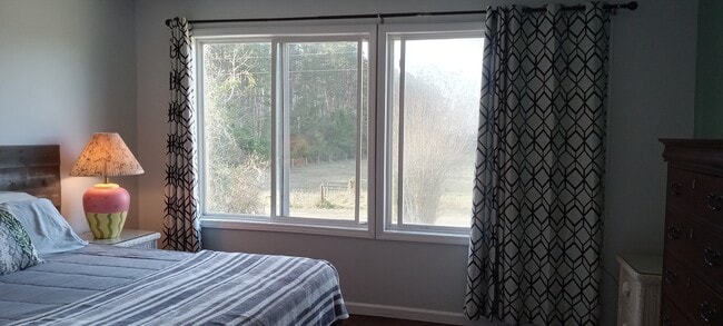 Building Photo - 892 Smith Farm Rd