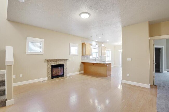 Building Photo - 5164 Andresen St SE