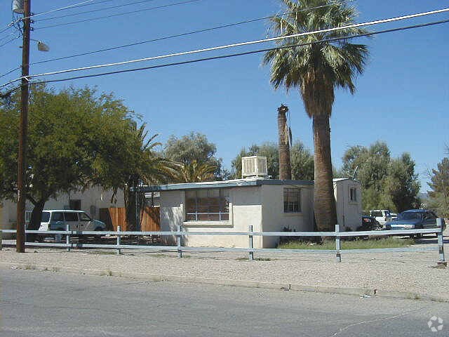 Building Photo - 3519 N Los Altos Ave