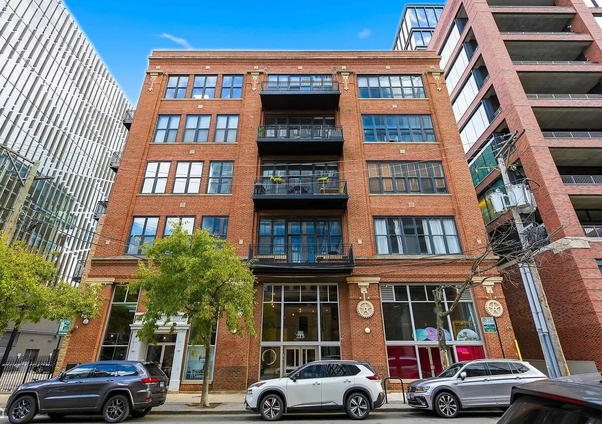 Primary Photo - 215 N Aberdeen St