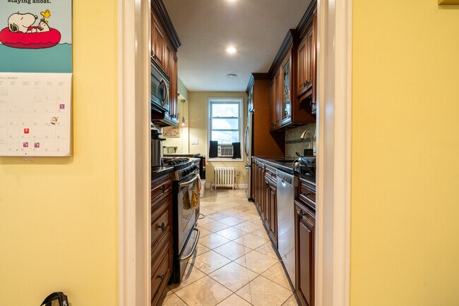 Building Photo - 50 Follen St