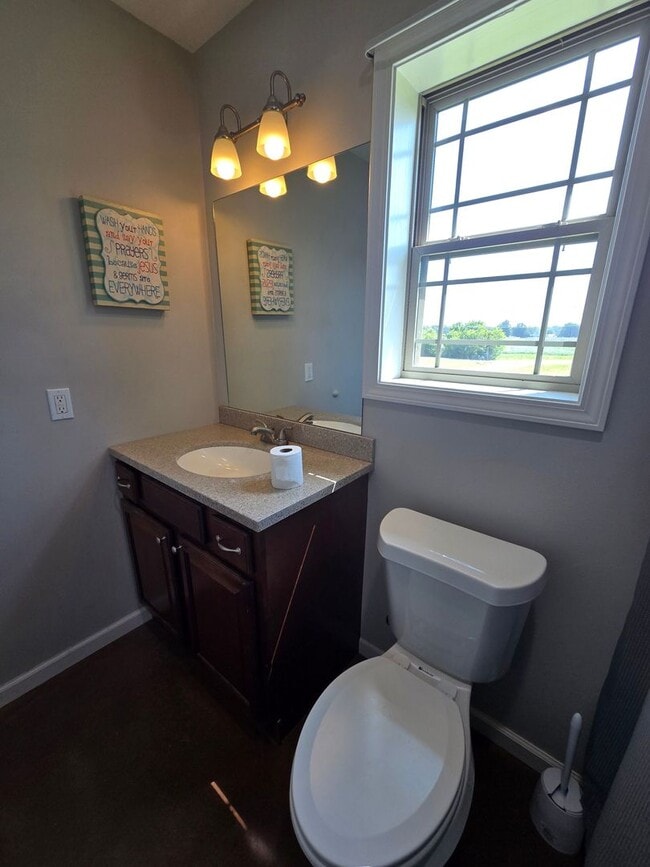 Building Photo - Studio Apartment in Newport