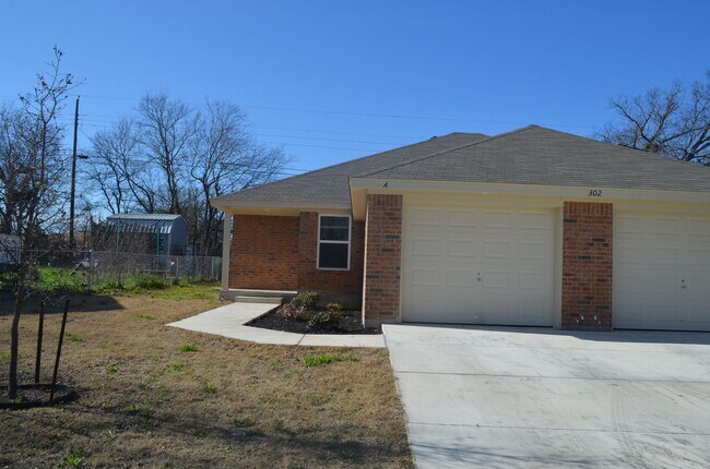 Building Photo - 400 Elbert Ln