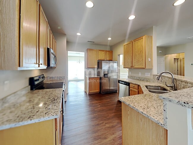 Building Photo - 9725 Autumn Applause Dr