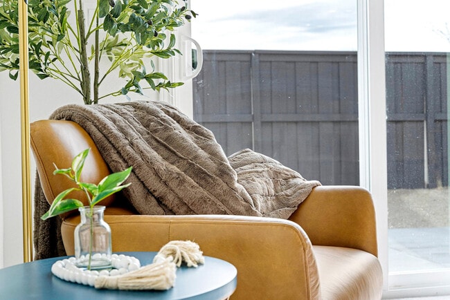 Building Photo - 2021 Maradona Dr