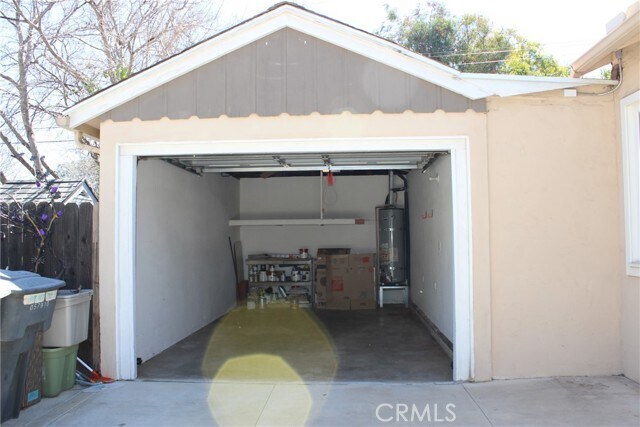 Building Photo - 1551 W Fern Ave