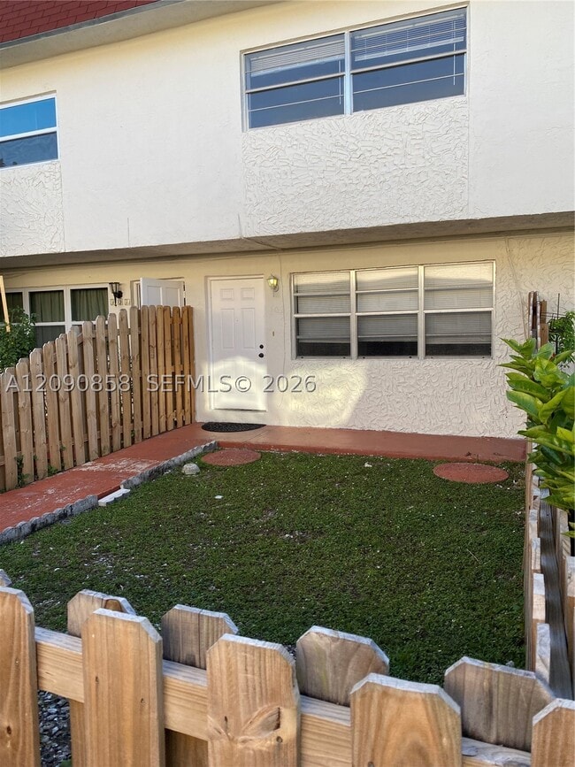 Foto del edificio - 1460 NE 151st St