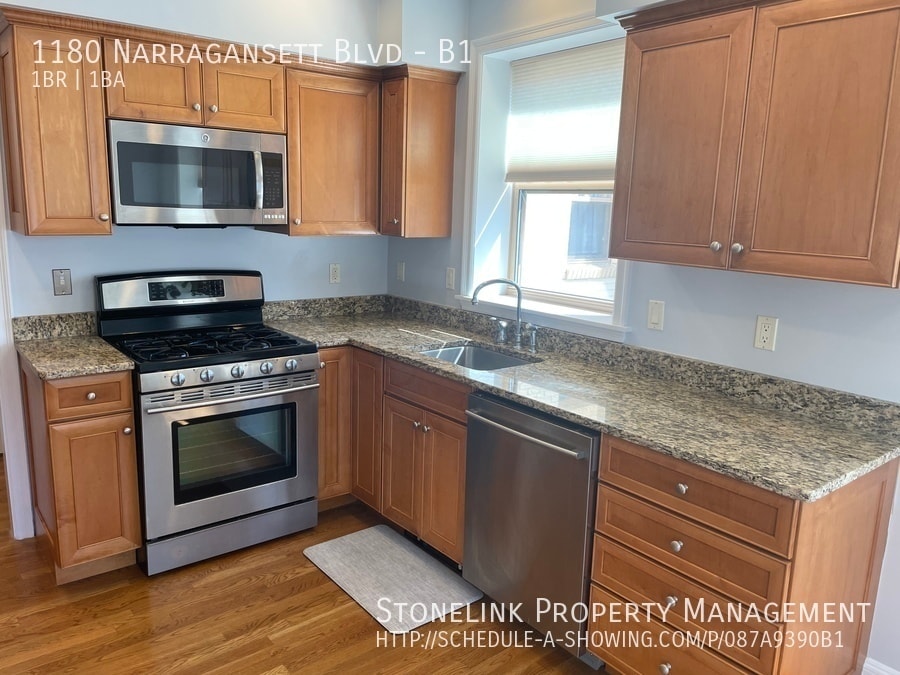 Primary Photo - 1180 Narragansett Blvd