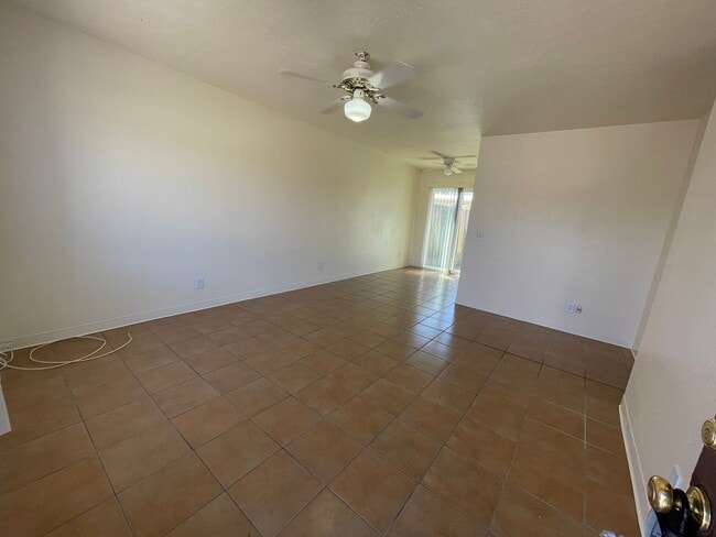 Foto del edificio - Two Bedroom With A/C, Fenced Yard and Wash...