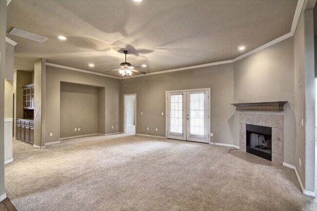 Building Photo - Spacious 3 bedroom/ Study -2264 sq ft.- Ed...