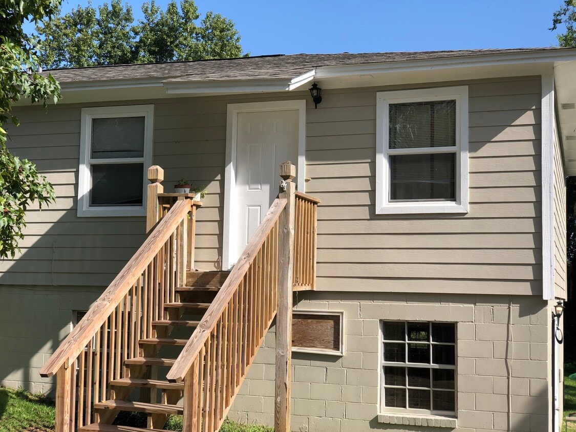 Primary Photo - 1502 Fuller Rd