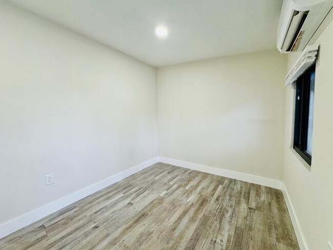 Foto del edificio - 7943 NW 6th Ave