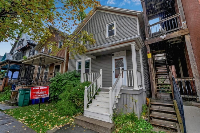 Building Photo - 105 Mariner St