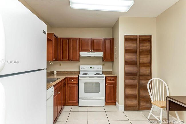 Kitchen - 1800 W 54th St