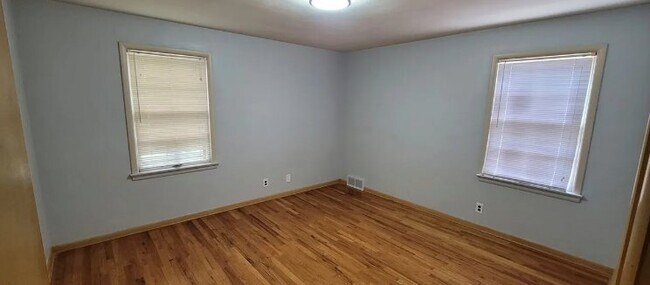 Foto del edificio - 2612 Warrensville Center Rd