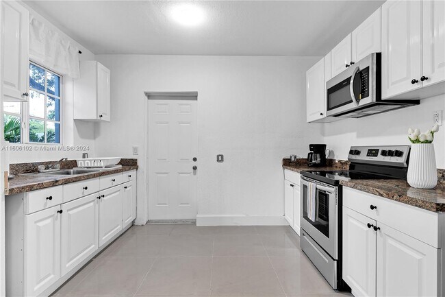 Foto del edificio - 6344 NW Miami Pl