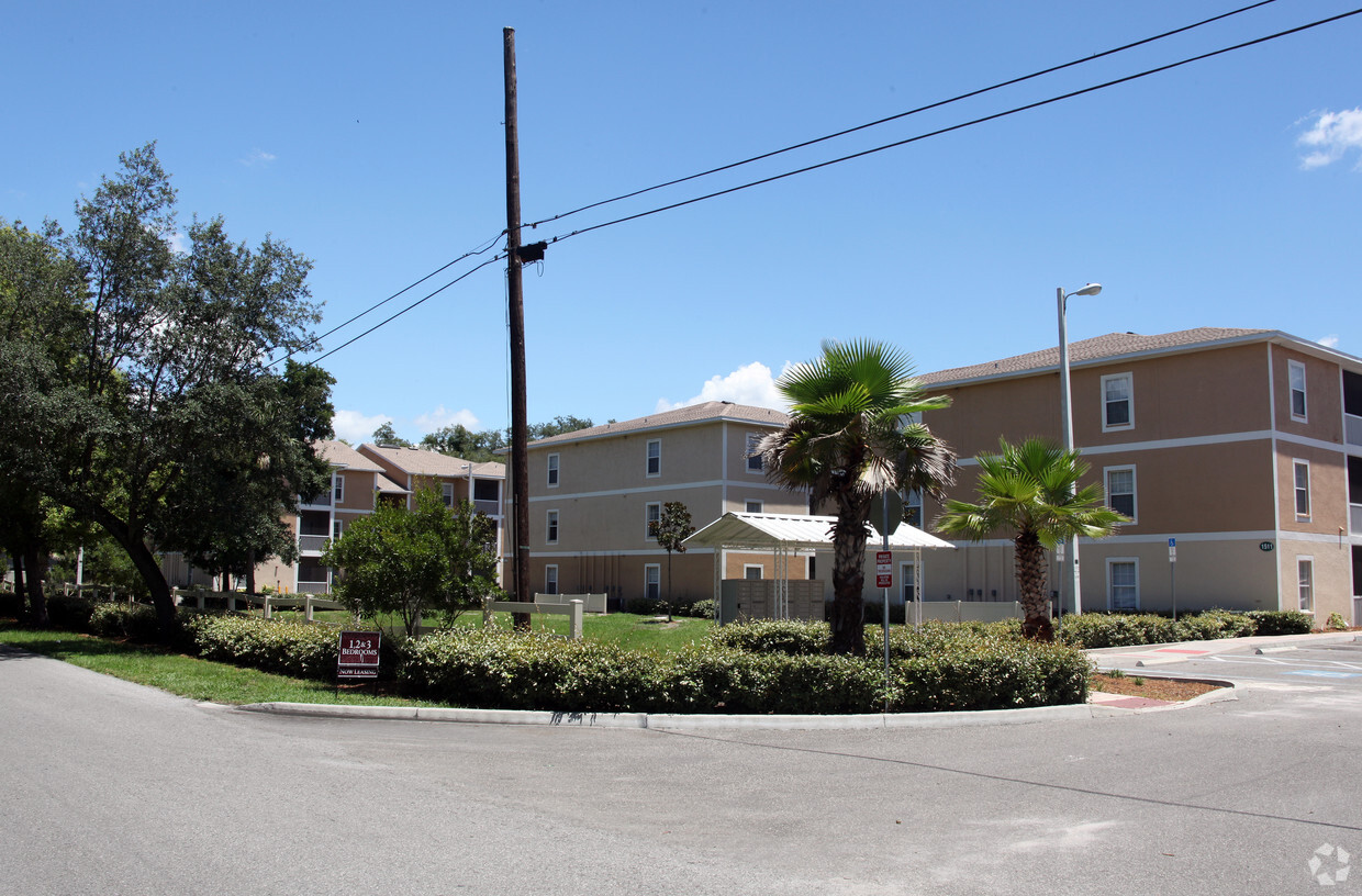 North Chase Villas - Kain Palms Apartments