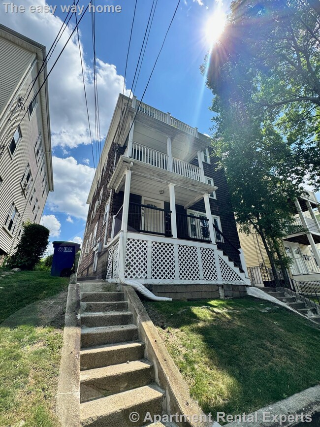Building Photo - 44 Clarendon Ave
