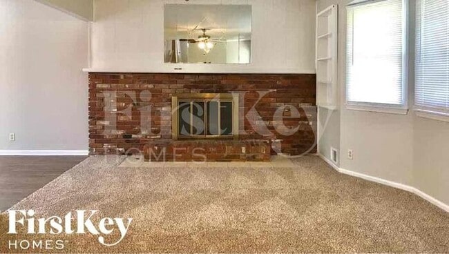 Building Photo - 8101 Willow Way